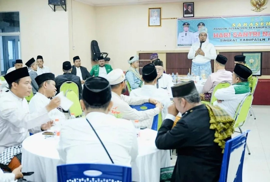 Bupati Inhu Ajak Kyai dan Santri Beri Masukan ke Pemerintah