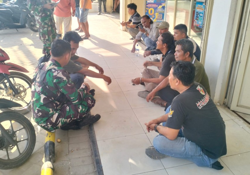 Babinsa Holmes Pasaribu Gelar Komsos Bahaya Narkoba di Kampung Olak