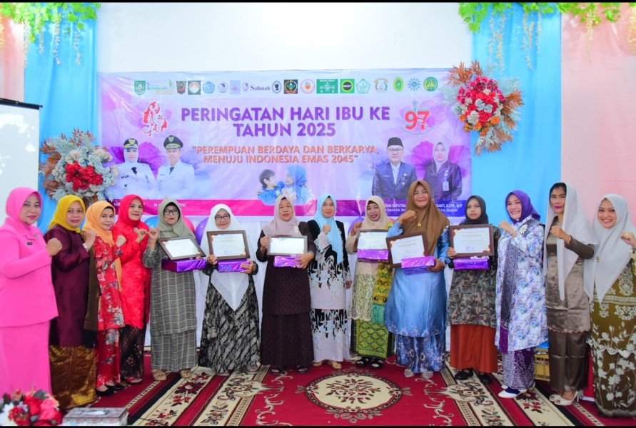 Enam Ibu Inspiratif Terima Penghargaan dari Pemkab Bengkalis di Peringatan Hari Ibu 2025