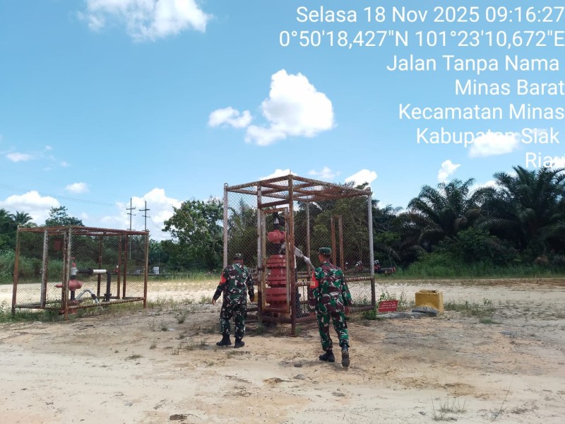 Babinsa Pelda Benriyadi dan Sertu Joko Purnomo Laksanakan Patroli Penguatan Binter SKK Migas PHR di Minas