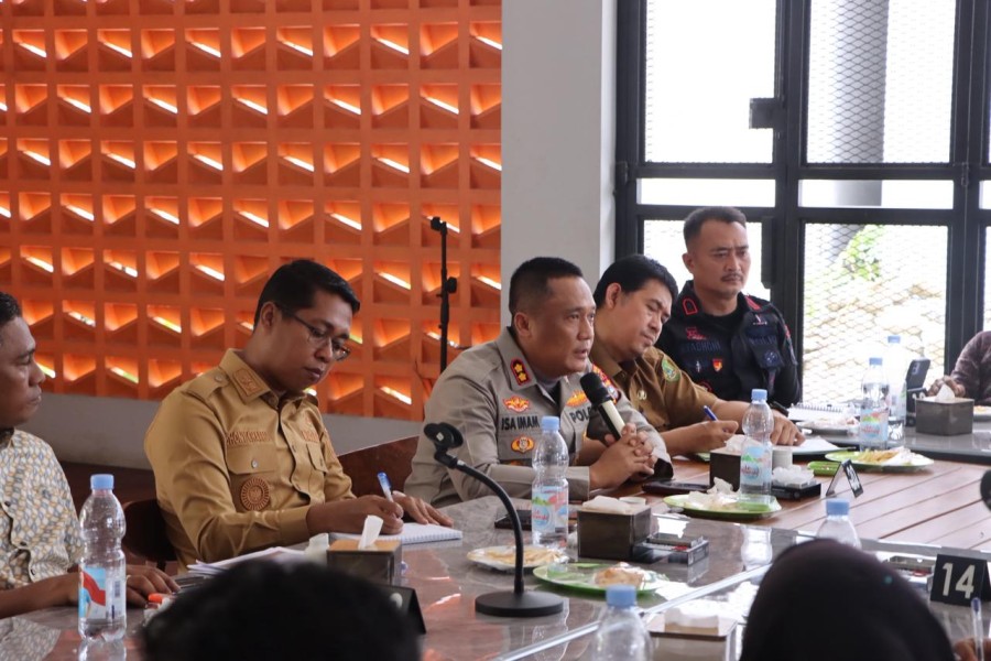 Wabup Jhony Charles dan Kapolres Rohil Rekonsiliasi Dua Pihak Pascabentrokan Berdarah di Balam Sempurna