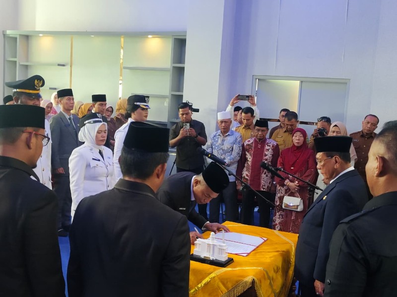 Lantik 41 Pejabat Baru, Bupati Rohil: Jabatan Adalah Amanah Bukan Sekadar Kedudukan