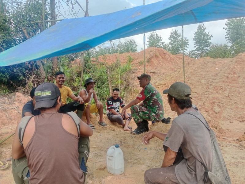 Babinsa Sertu Sugiarto Ajak Warga Kampung Rantau Bertuah Tingkatkan Kepedulian terhadap Kesehatan