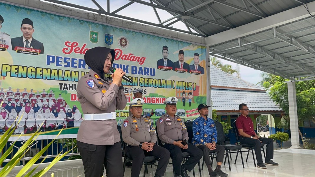 Kasat Lantas Polres Kampar Sosialisasikan Operasi Patuh Lancang Kuning di SMK N 1 Bangkinang!