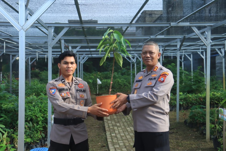 Didampingi PJU, Kapolres AKBP Donny Cek Bank Pohon