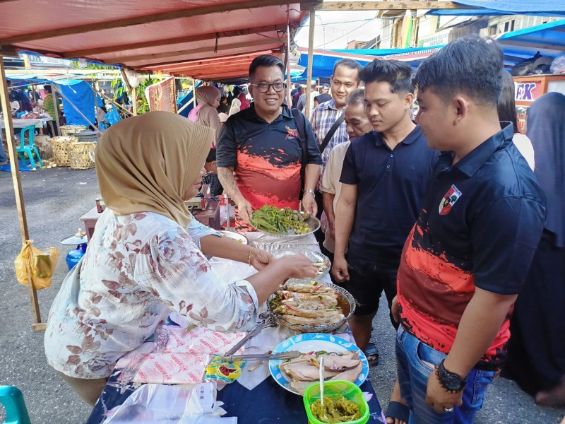 Ketua MPC Pemuda Pancasila Rohul Tinjau Pasar Ramadhan, Dukung UMKM Lokal
