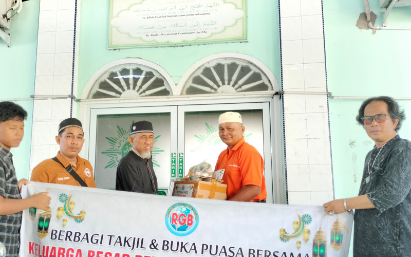 RGB Bagi-bagi Takjil, Kijok: Semoga Membawa Berkah Bagi Kita Semua