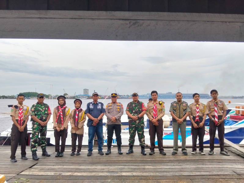 Personel Koramil 06/Kateman Bersama Tim Gabungan Berikan Pengamanan Nataru