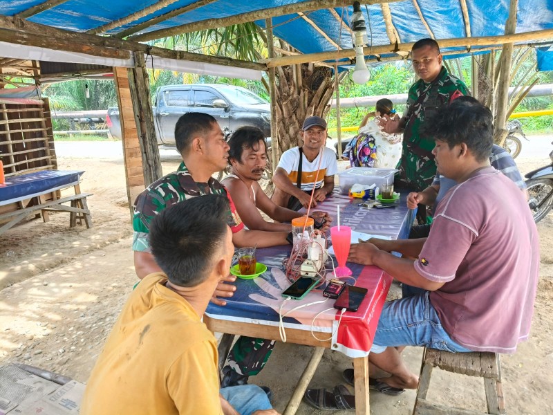 Babinsa Kopda AKP Hutagalung Ajak Warga Minas Barat Peduli Kesehatan Lewat Komsos