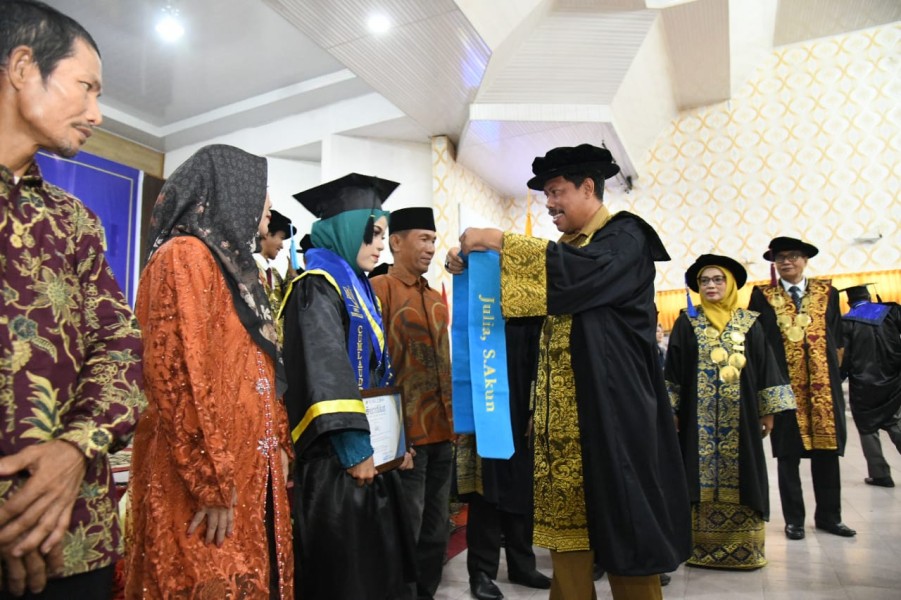 Perdana, ISNJ Bengkalis Wisudakan 111 Sarjana dan Pascasarjana Perdana