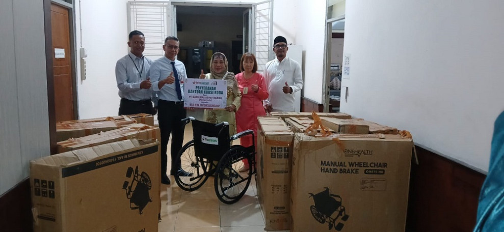 BRK Syariah Bagansiapiapi Serahkan Bantuan Kursi Roda untuk RSUD dr. RM. Pratomo
