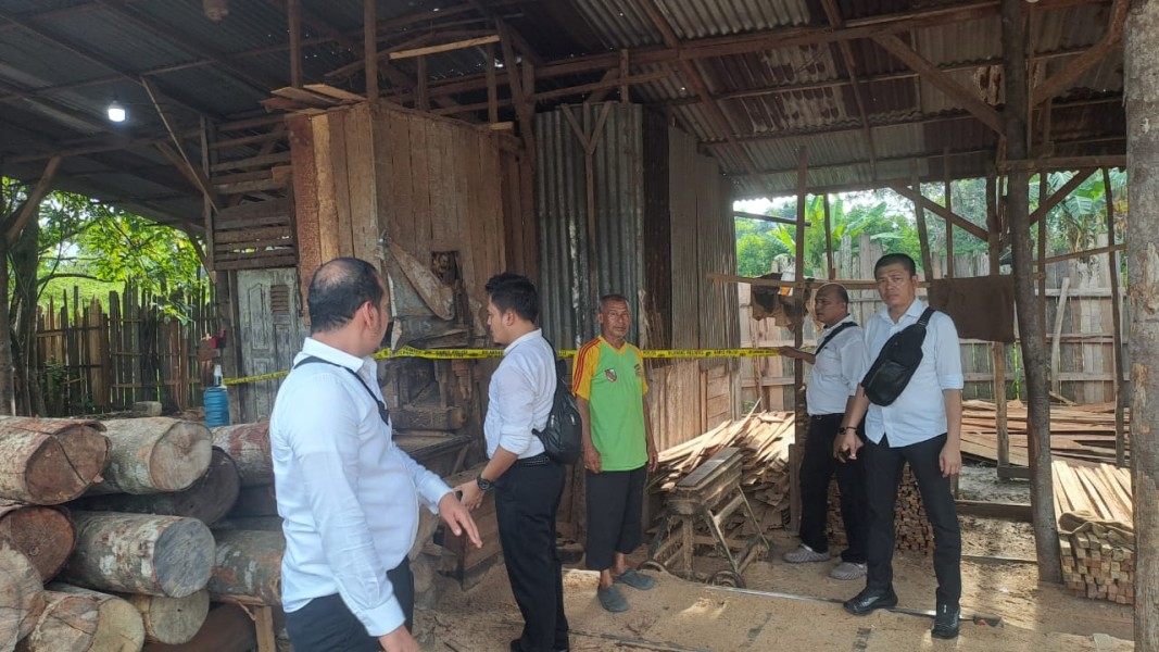 Polres Kampar Respon Cepat Berita Viral Sawmill Ilegal, Lakukan Pengecekan dan Pasang Police Line!