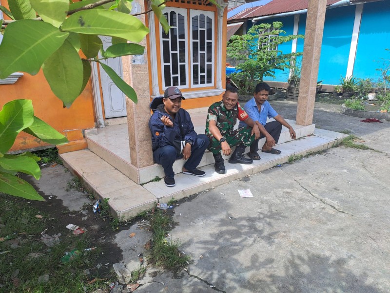 Pengawasan SDM, Babinsa Desa Penjuru Dorong Warga Jauhi Perilaku Negatif dan Jaga Kekompakan