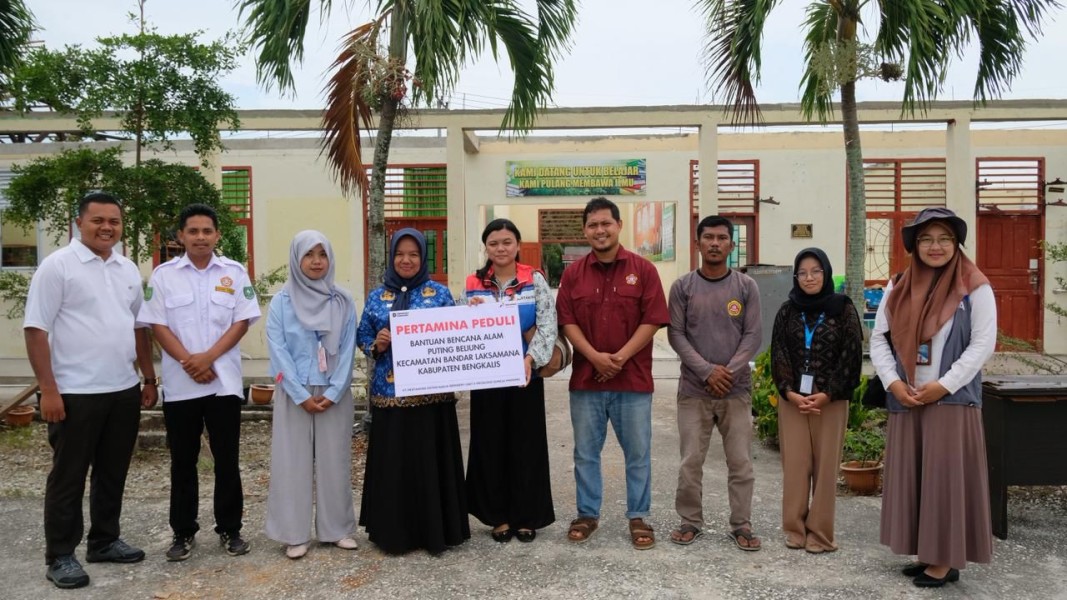 Pertamina Patra Niaga Kilang Sungai Pakning Bantu Pemulihan SMP yang Terdampak Puting Beliung