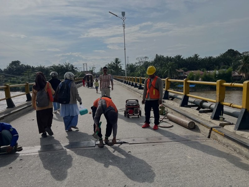 Jembatan Ujung Batu Rohul Sudah Boleh Dilintasi Khusus Beberapa Jenis Kendaraan