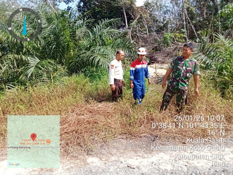 Babinsa Sertu Laila Sahdanur Gelar Patroli Karhutla di Kampung Kuala Gasib