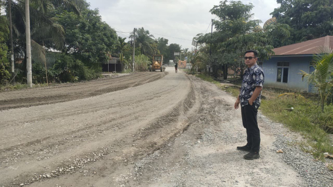 Tepati Janji Perbaiki Jalan, Warga Pantai Cermin Kampar Puji Gubri Abdul Wahid