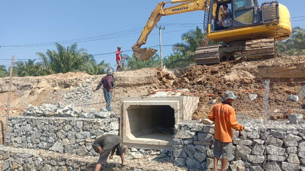 Gubri Abdul Wahid Perbaiki Infrastruktur di Kampar Meski Anggaran Terbatas