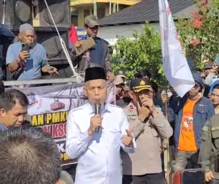 Demo AAKJ TKBM di Dumai Memanas, Wali Kota Paisal Dikritik Karena Ancaman Bakar KSOP