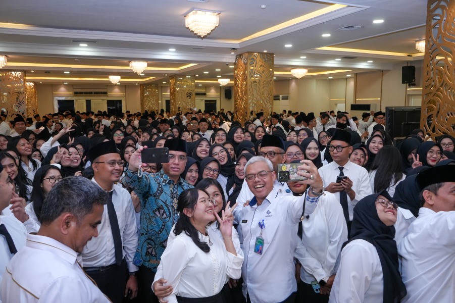 Menaker Lantik 976 ASN, Tekankan Semangat Belajar, Integritas, dan Kekompakan