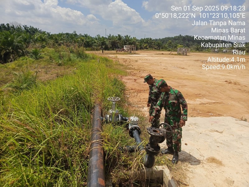 Babinsa Pelda Benriyadi dan Sertu Joko Purnomo Gelar Patroli Binter di Minas