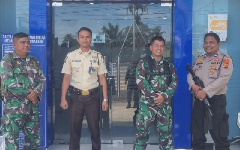 Personel Koramil 02 BK Bersama Komduk dan Komcad Laksanakan Patroli Keamanan