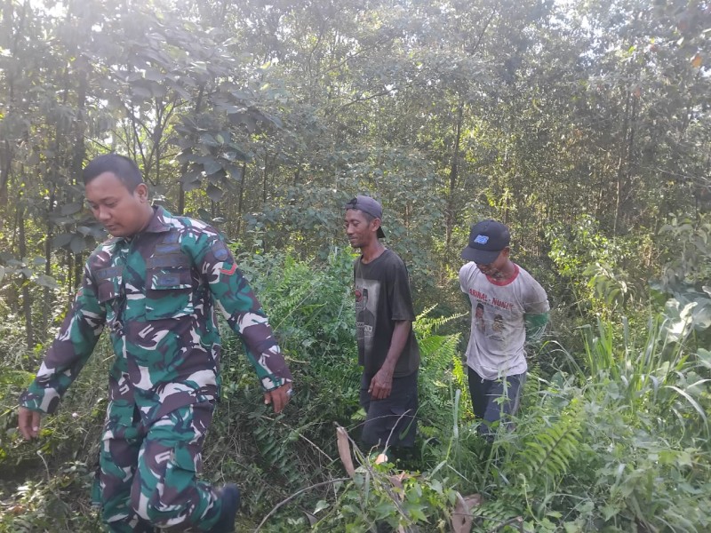 Babinsa Koramil 04/Perawang Laksanakan Patroli Karlahut, Pastikan Wilayah Perawang Barat Aman dari Titik Api