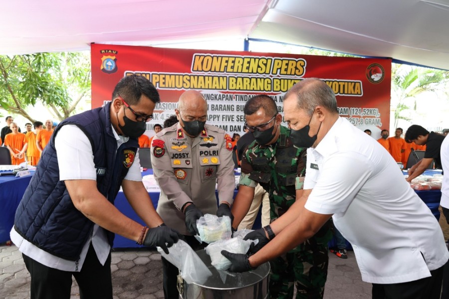 Polda Riau Musnahkan Barang Bukti Senilai Rp123,7 Miliar