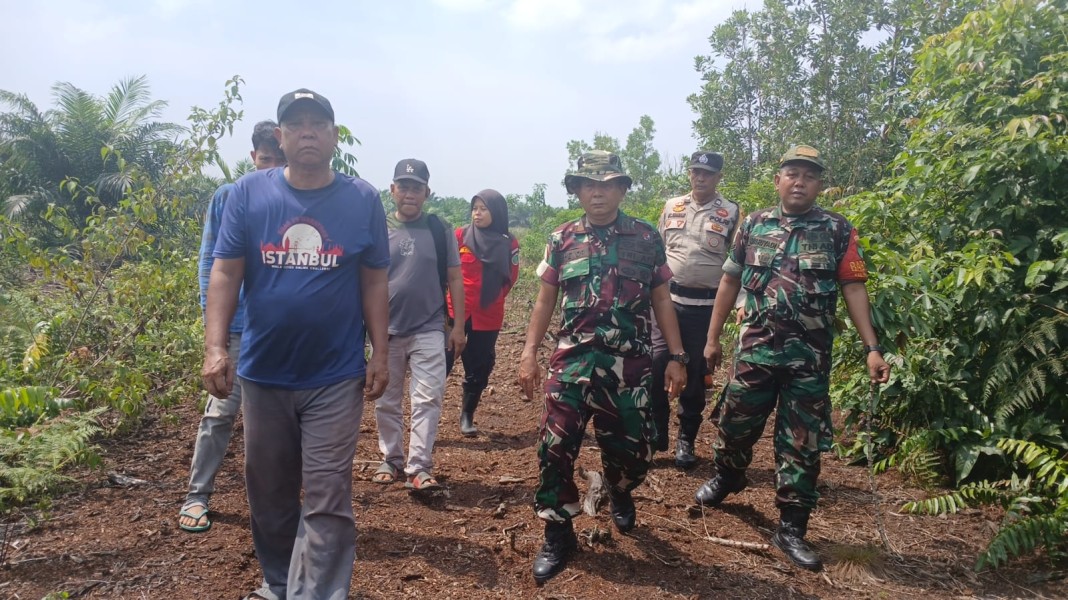 Cegah Karhutla, Koramil 02/BK Bersama Warga Patroli di Pelintung