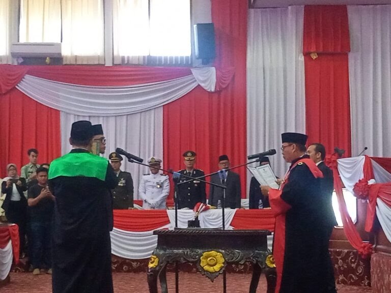 Teuku Zulkarnain resmi dilantik sebagai Waka I DPRD Provinsi