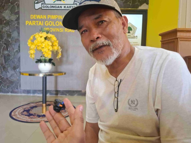 Ridwan GP Orang Pertama Ambil Formulir Calon Ketua DPD I Golkar Riau