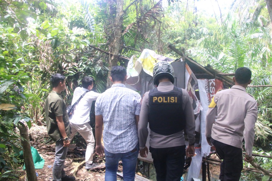 Team Gabungan Polres Rohul Melakukan Penindakan Narkoba di Desa Rambah Tengah Hulu
