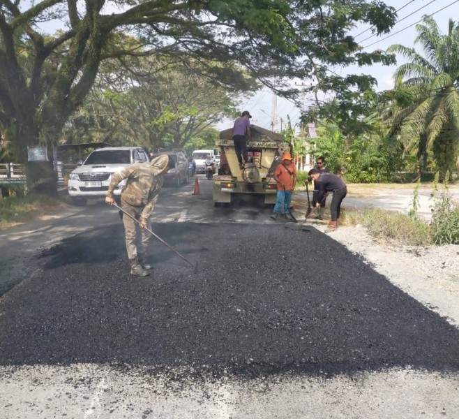 Gotong Royong Lintas Pemerintah, Pemkab Siak Pacu Perbaikan Jalan Jelang Ramadhan