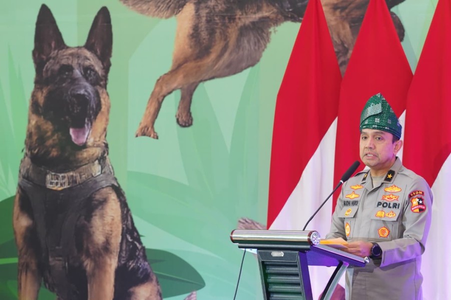 Satwa Reno K9 Polda Riau Terima Medali Penghargaan Kapolri