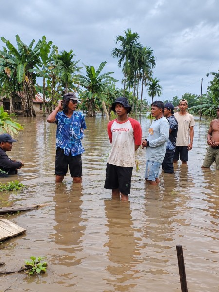 Tujuh Hari Banjir Kepung Senepis, Warga Terisolir dan Harga Sembako Melambung
