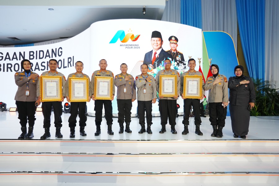 Kapolres Inhil Terima Piagam Penghargaan Pelayanan Prima dari Kapolri
