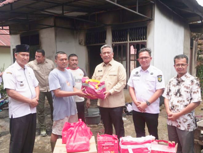 Dari Abu ke Harapan: Gerak Cepat Bupati Anton Bangkitkan Semangat Korban Kebakaran di Lenggopan