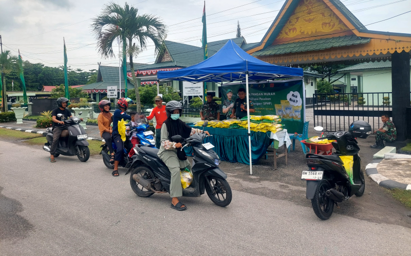 Kodim 0320 Dumai dan Bulog Kembali Gelar Gerakan Pangan Murah, Warga Serbu Beras SPHP