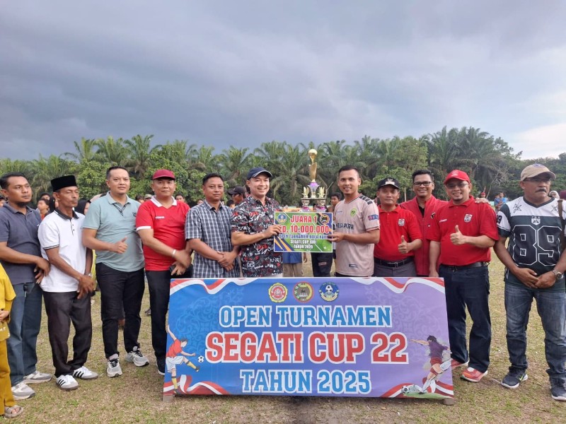 Wakil Bupati Pelalawan Tutup Resmi Open Turnamen Segati Cup 22 Kecamatan Langgam