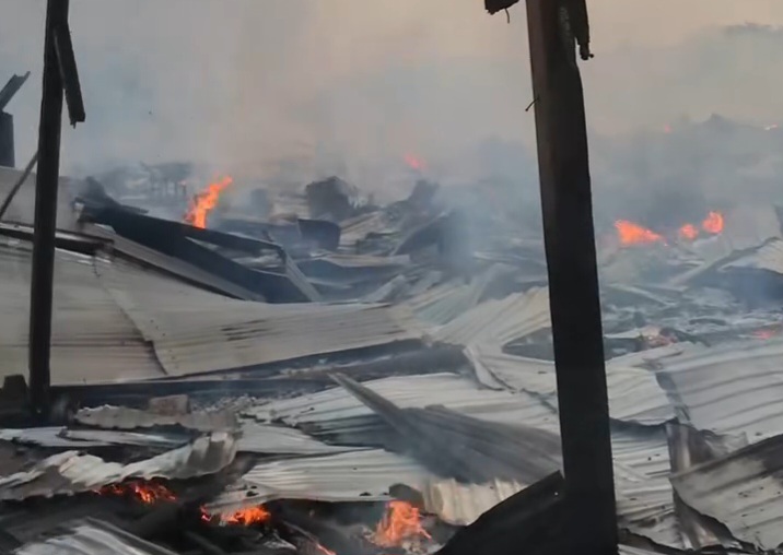 Tangis 15 KK di Simpang Gaung Kehilangan Rumah Akibat Kebakaran, Kini Mengungsi Ke Rumah Kerabat