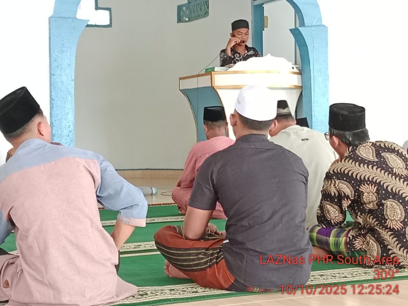 Santri An-Nizhom, M. Ikrom Jadi Khatib Jumat di Masjid Al-Muttaqin Kampung Minas Timur