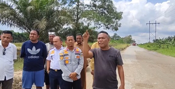 Warga Kandis Desak 18 Perusahaan Bertanggungjawab Perbaiki Jalan Simpang Libo Baru!