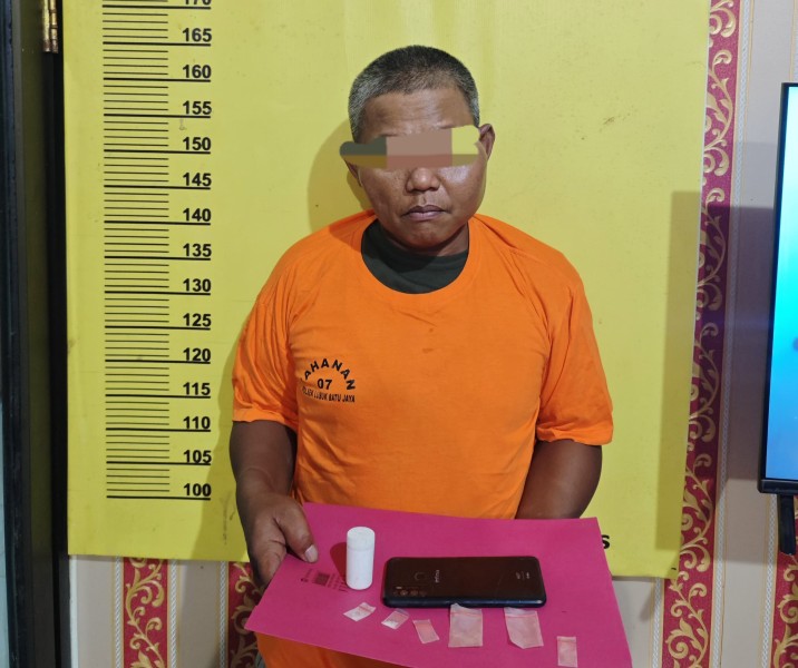 Polsek LBJ Tangkap Pelaku Narkoba di Pasir Penyu, Dua Paket Sabu Diamankan
