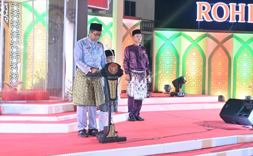 Tutup MTQ ke-XX Rohil, Wabup Jhony Charles Tekankan Peran Al-Qur’an bagi Masa Depan Daerah