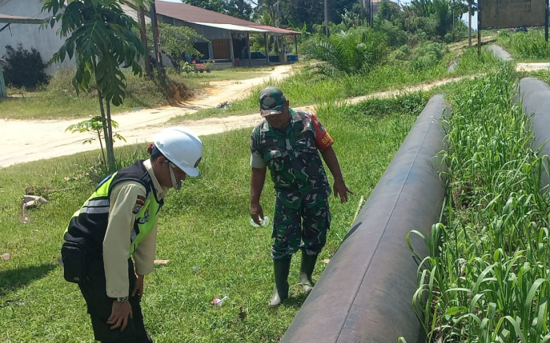 Sertu Roni Sandra Ingatkan Warga Tak Beraktivitas di Zona Jalur Pipa Minyak