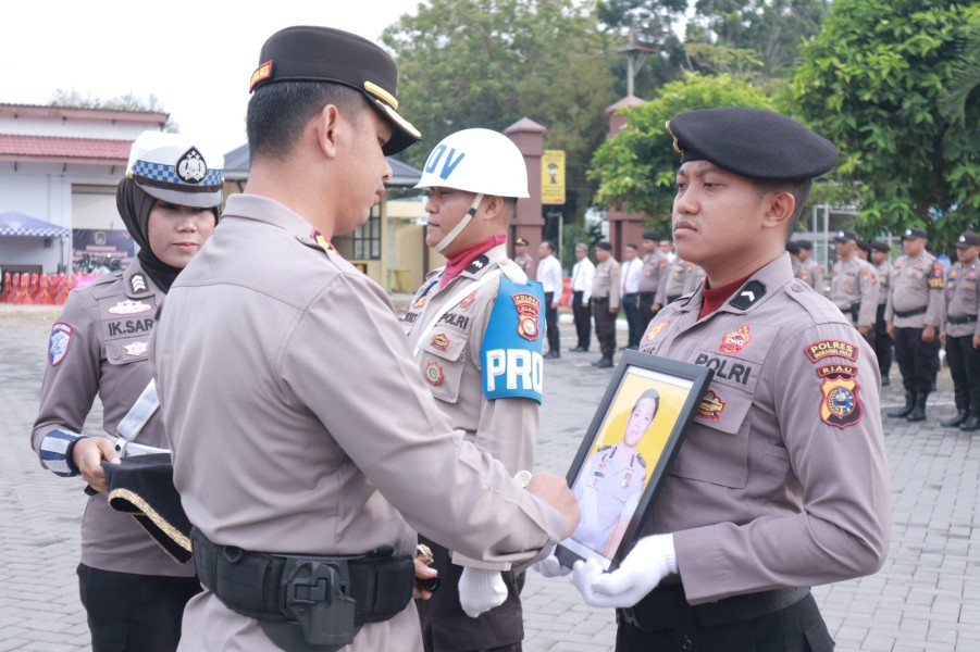 Terjerat Kasus Penipuan, Oknum Polisi Dipecat, Kapolres Inhu Pimpin Upacara PTDH