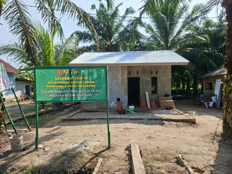 Satgas TMMD Kodim 0322/Siak Kebut Finishing RTLH dan Pemasangan Keramik Demi Hunian Layak Warga