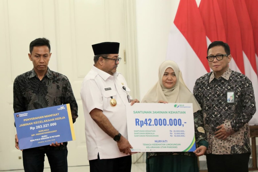 Pemprov DKI Serahkan Santunan untuk Korban KRL Bekasi
