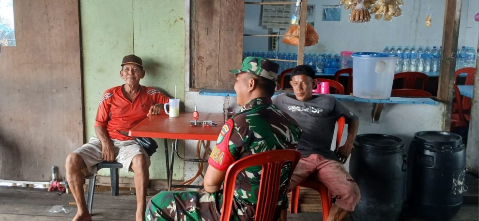 Babinsa Koramil 06/Kateman Ajak Warga Amal Bhakti Jauhi Narkoba dan Judi Online