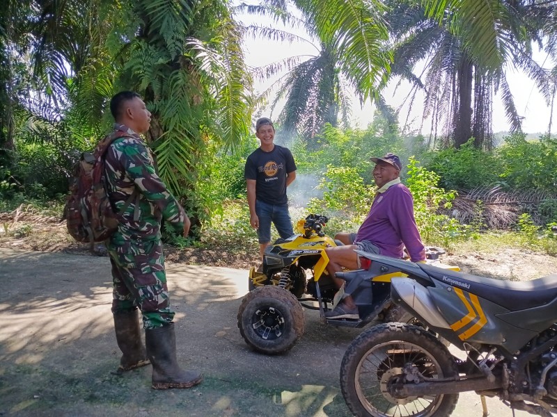 Jaga Keamanan Aset Vital, Babinsa dan Security PHR Patroli Jalur Pipa di Dumai